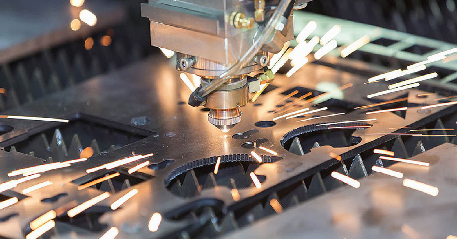 How Does A Laser Cutting Machine Work in Sheet Metal Processing Industry